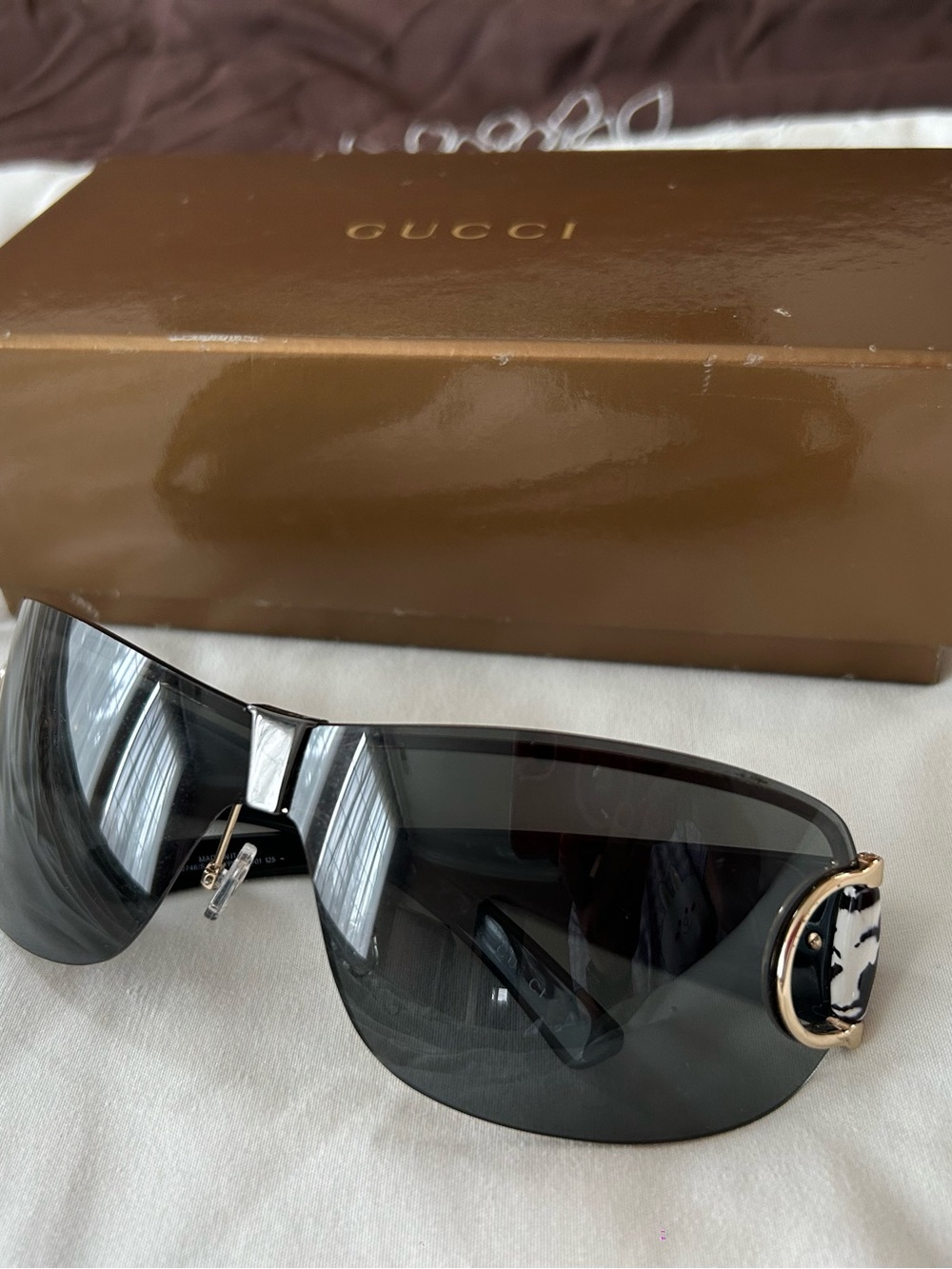 Vintage Gucci GG2746/S Women's Black Hosebit Shield Sunglasses with Gold Emblem